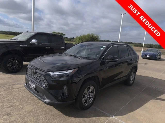 2022 Toyota RAV4 XLE FWD photo