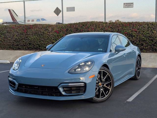 2022 Porsche Panamera GTS AWD photo