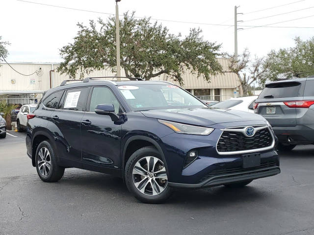 2022 Toyota Highlander Hybrid XLE AWD photo