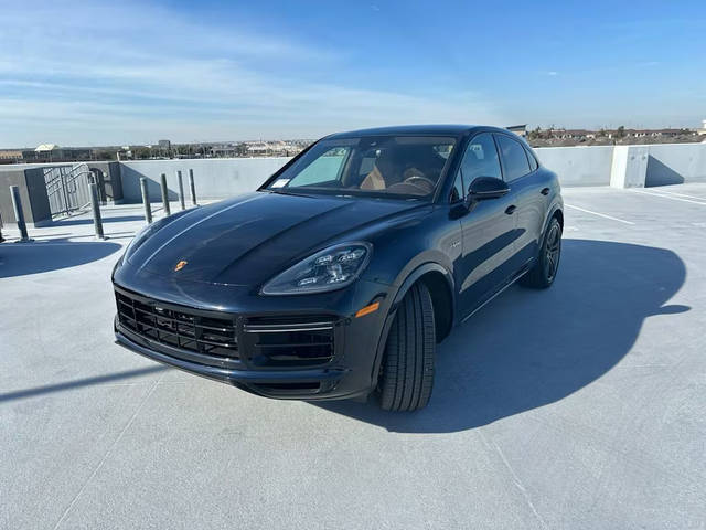 2022 Porsche Cayenne Coupe Turbo S E-Hybrid AWD photo