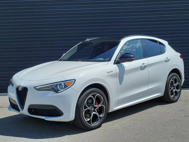 2022 Alfa Romeo Stelvio Veloce AWD photo