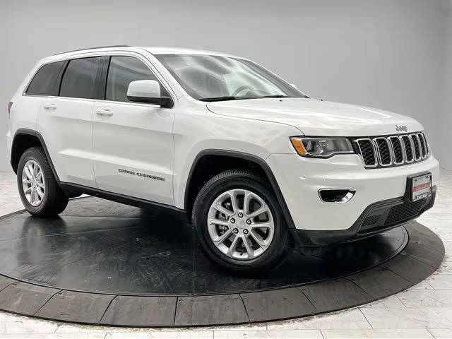 2022 Jeep Grand Cherokee Laredo E 4WD photo