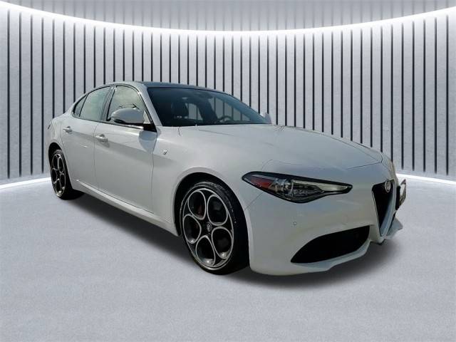 2022 Alfa Romeo Giulia Ti AWD photo