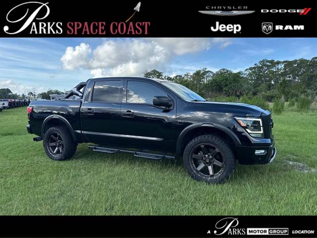 2022 Nissan Titan PRO-4X 4WD photo