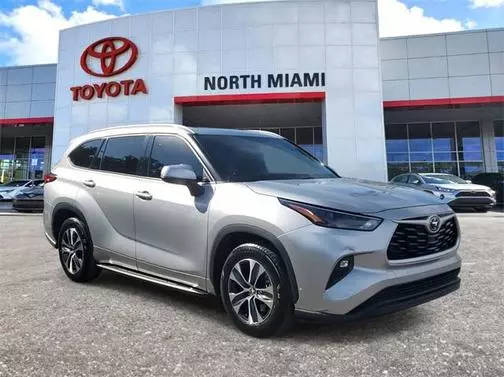 2022 Toyota Highlander XLE FWD photo