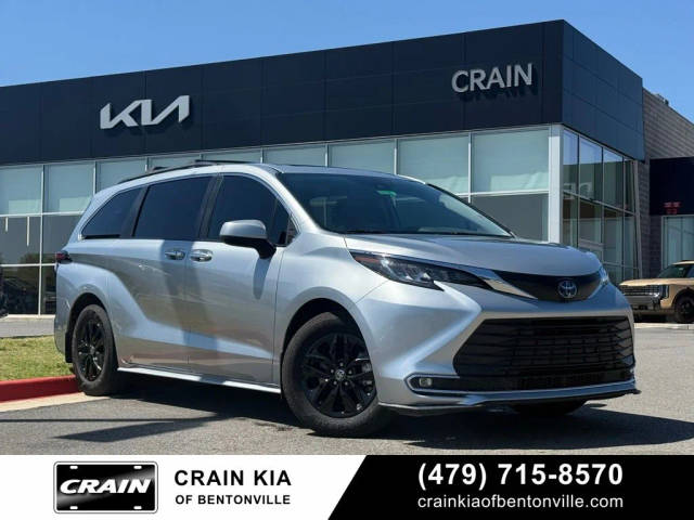 2022 Toyota Sienna XLE FWD photo