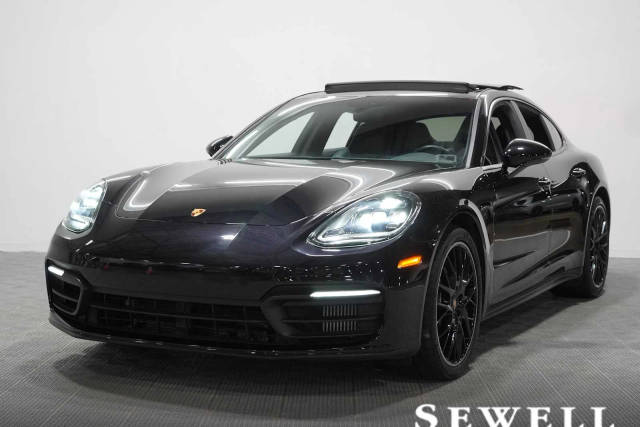 2022 Porsche Panamera  RWD photo
