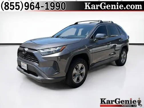 2022 Toyota RAV4 XLE FWD photo