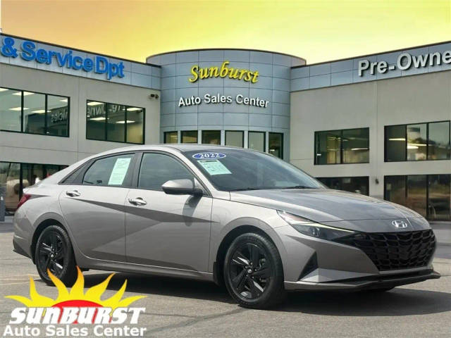 2022 Hyundai Elantra SEL FWD photo