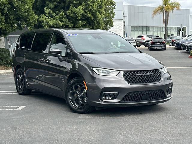 2022 Chrysler Pacifica Minivan Hybrid Touring L FWD photo
