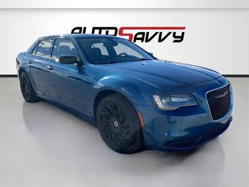 2022 Chrysler 300 Touring RWD photo