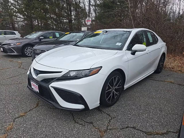 2022 Toyota Camry Hybrid SE FWD photo