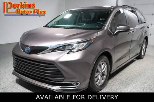 2022 Toyota Sienna XLE FWD photo