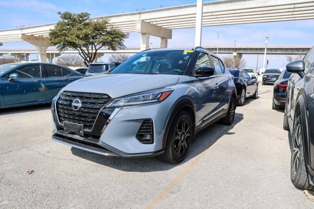 2022 Nissan Kicks SR FWD photo