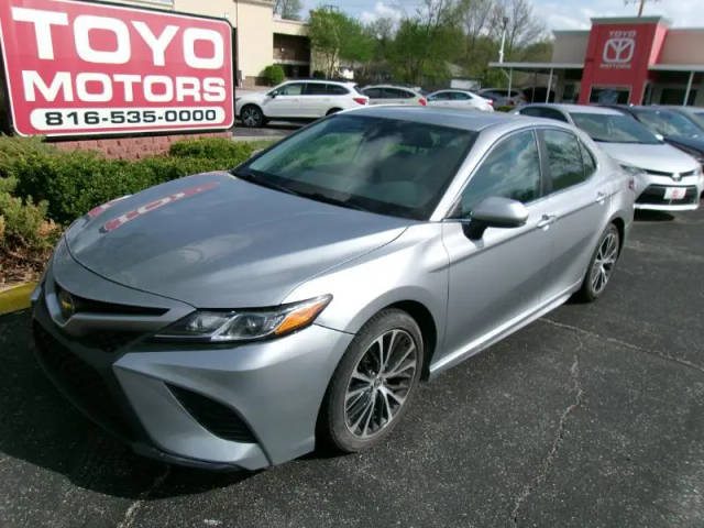 2020 Toyota Camry SE FWD photo