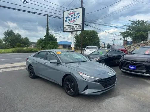2022 Hyundai Elantra SEL FWD photo