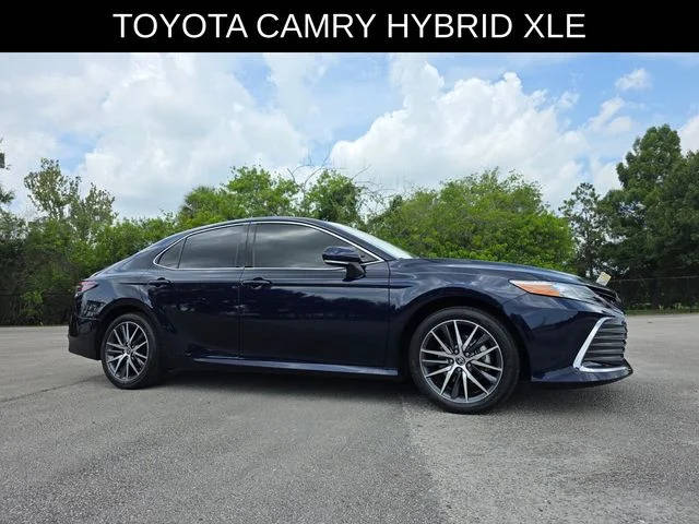 2022 Toyota Camry Hybrid XLE FWD photo