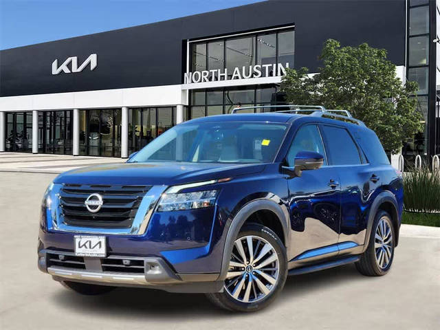 2022 Nissan Pathfinder Platinum FWD photo