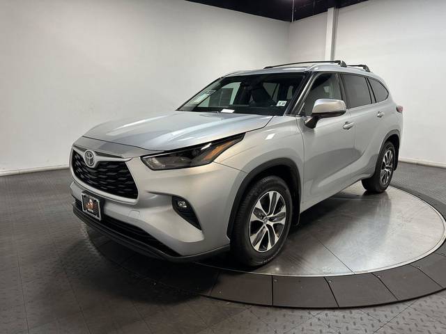 2022 Toyota Highlander XLE AWD photo