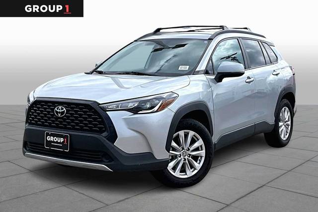2022 Toyota Corolla Cross LE AWD photo