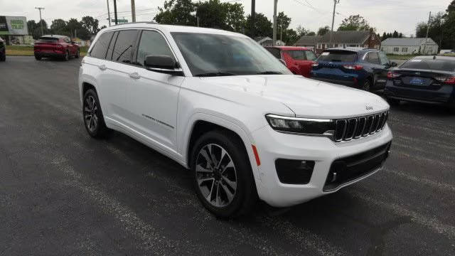 2022 Jeep Grand Cherokee Overland 4WD photo