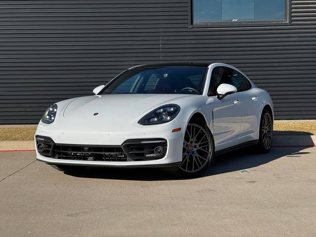 2022 Porsche Panamera  RWD photo