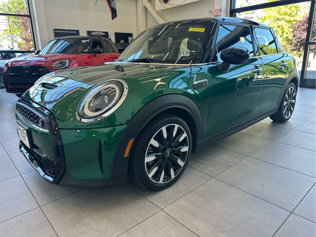 2022 MINI Hardtop 4 Door Cooper S FWD photo