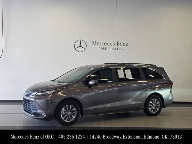 2021 Toyota Sienna XLE FWD photo
