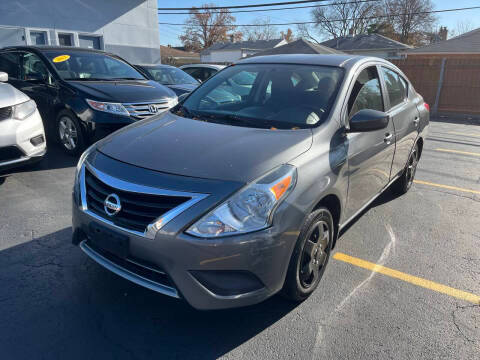 2016 Nissan Versa S FWD photo