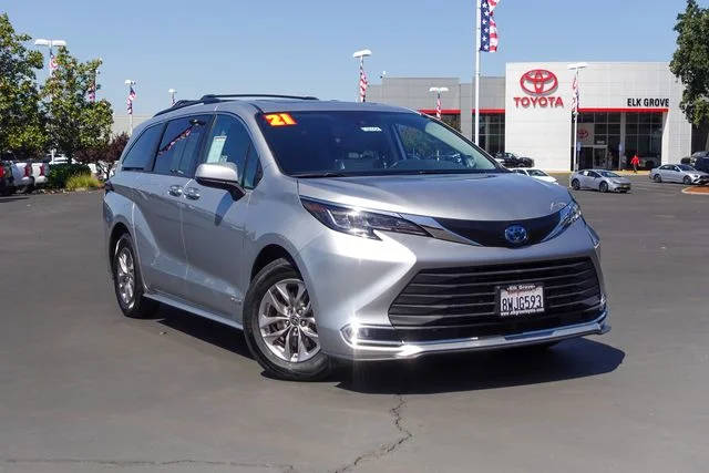 2021 Toyota Sienna XLE AWD photo