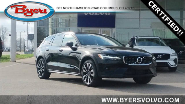 2022 Volvo V60 Cross Country  AWD photo