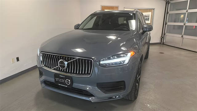 2022 Volvo XC90 Momentum AWD photo