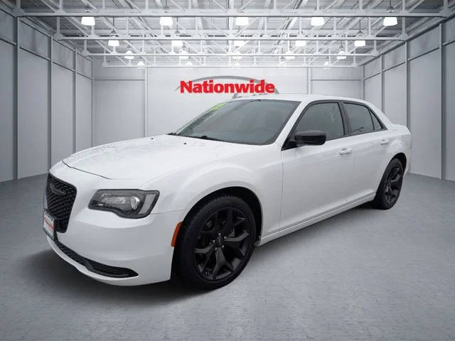 2022 Chrysler 300 Touring RWD photo