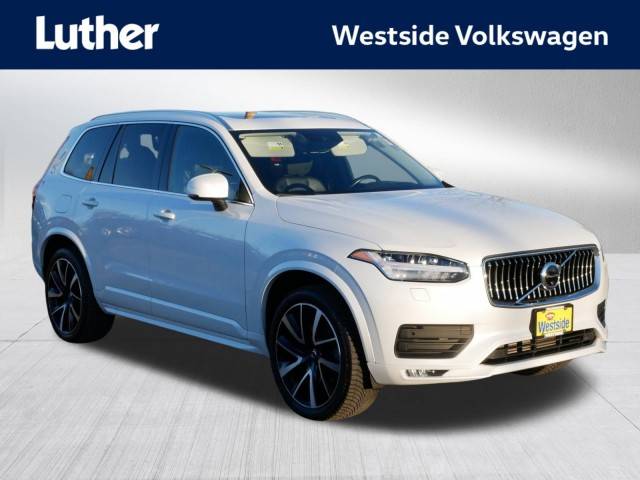 2022 Volvo XC90 Momentum AWD photo