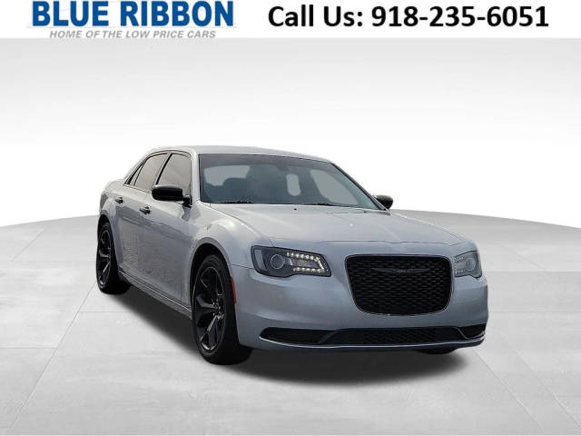 2022 Chrysler 300 Touring RWD photo