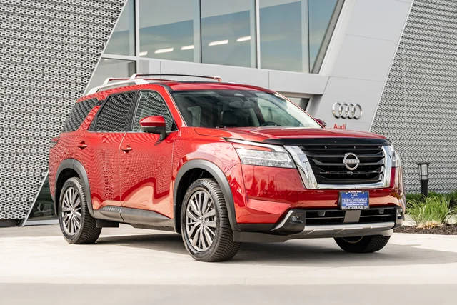 2022 Nissan Pathfinder SL 4WD photo