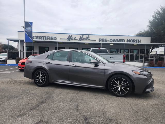 2022 Toyota Camry SE AWD photo