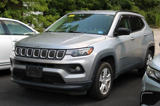 2022 Jeep Compass Latitude 4WD photo