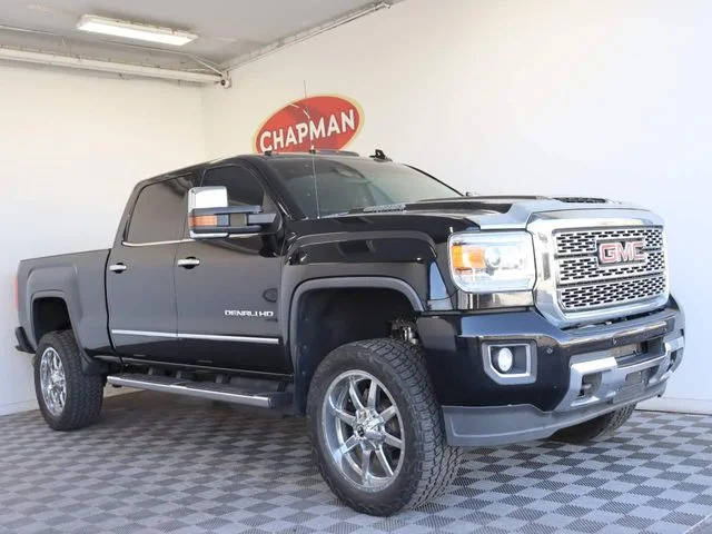 2019 GMC Sierra 2500HD Denali 4WD photo