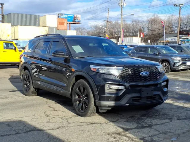 2022 Ford Explorer ST 4WD photo