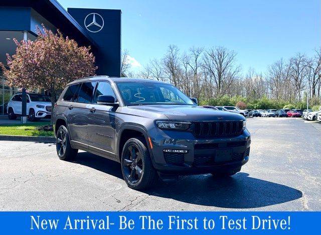 2022 Jeep Grand Cherokee L Limited 4WD photo