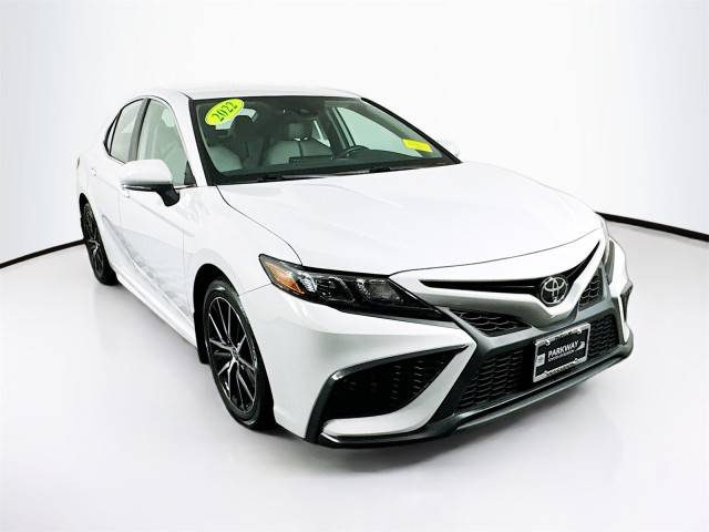 2022 Toyota Camry SE AWD photo