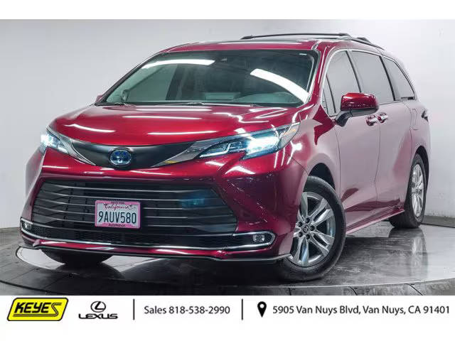 2022 Toyota Sienna XLE AWD photo