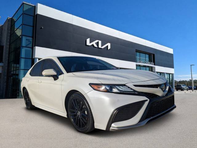 2022 Toyota Camry Hybrid XSE FWD photo