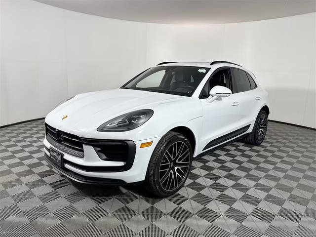 2022 Porsche Macan  AWD photo