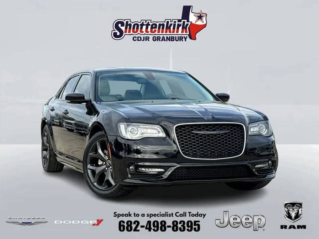 2022 Chrysler 300 Touring L RWD photo