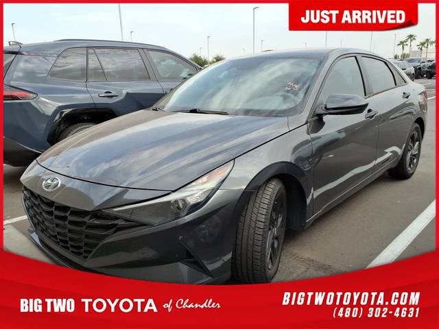 2022 Hyundai Elantra SEL FWD photo