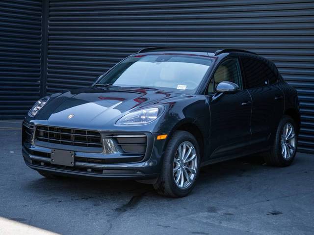 2022 Porsche Macan  AWD photo