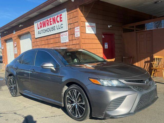 2020 Toyota Camry SE FWD photo