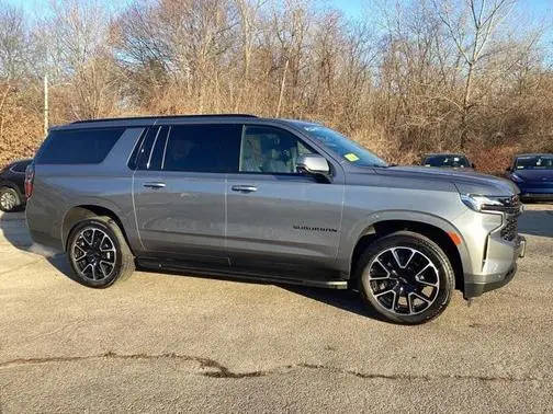 2022 Chevrolet Suburban RST 4WD photo